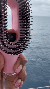 DW™ MistFlow Hair Brush